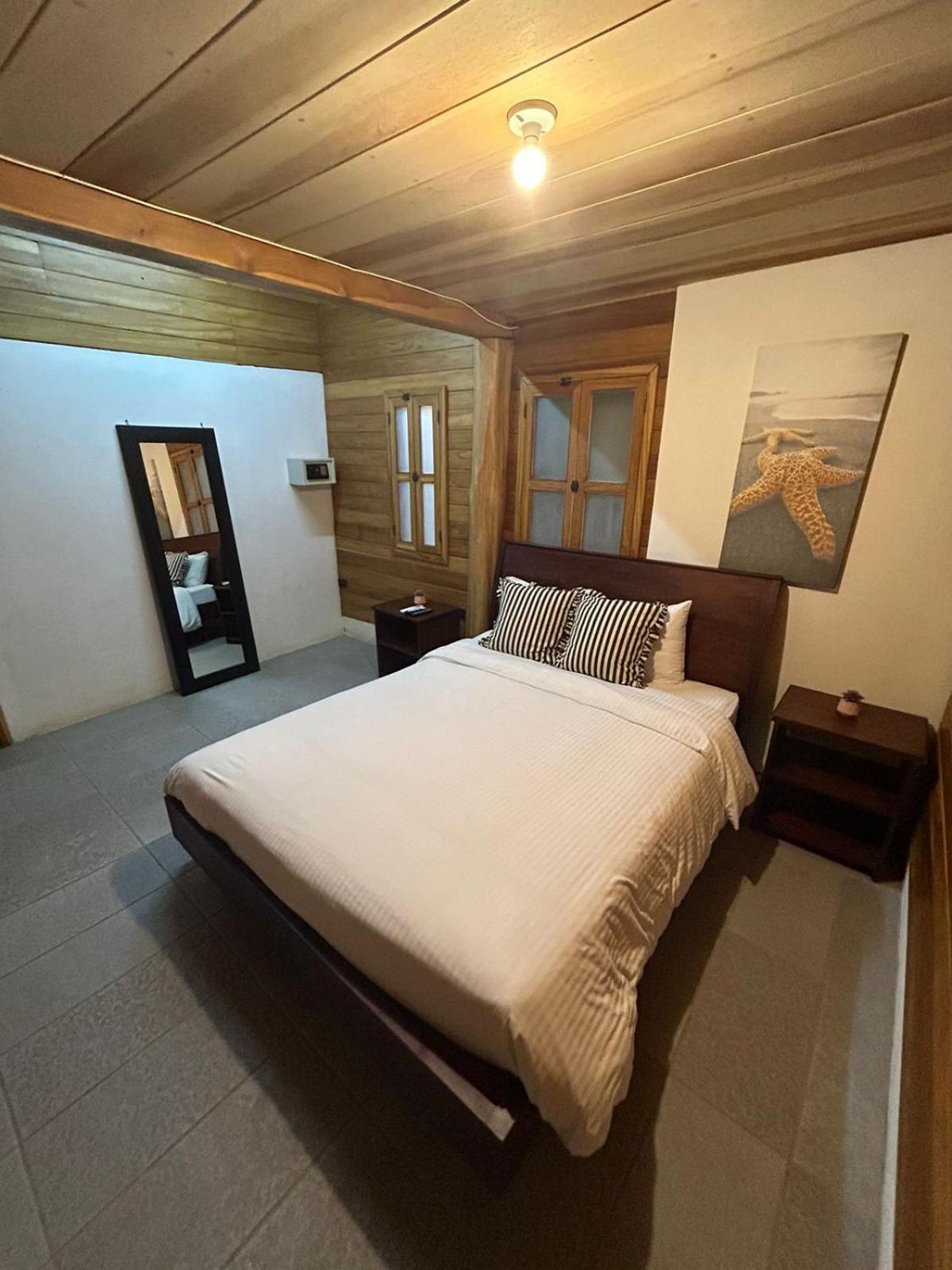 Casa Aura: Beachfront Premium Hostel Tamarindo Exterior photo