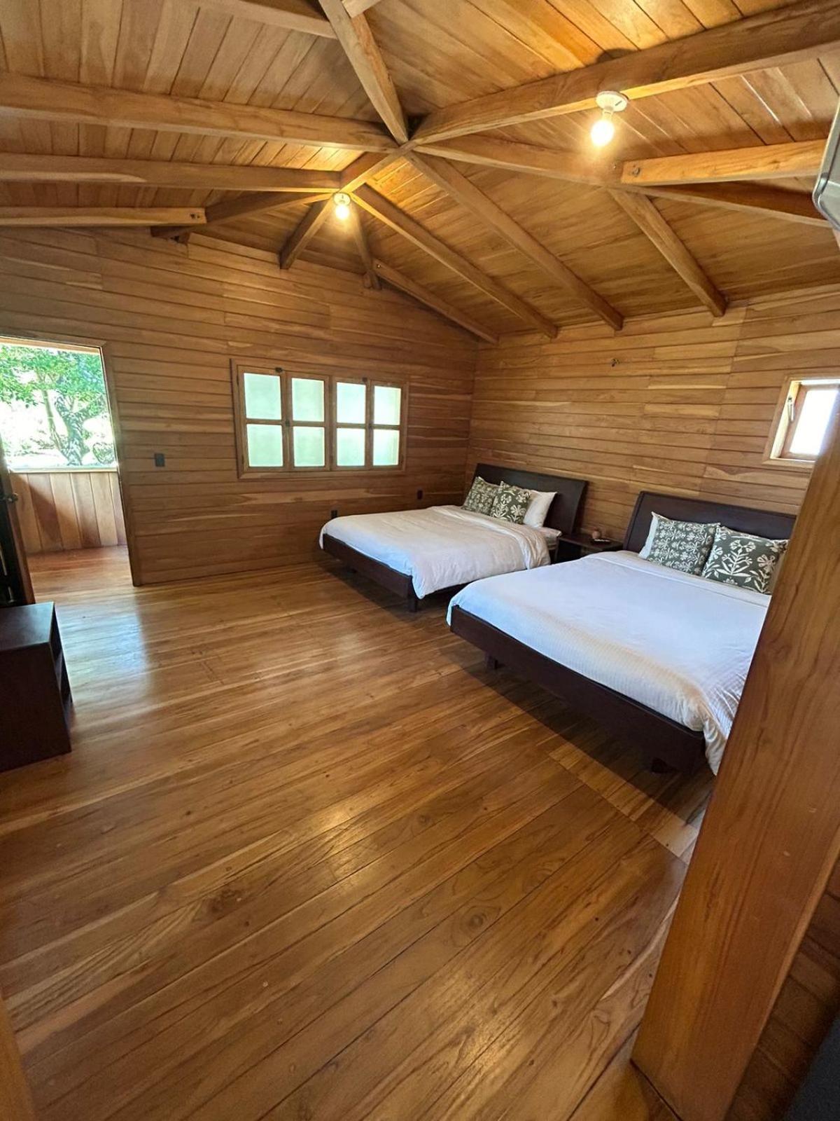 Casa Aura: Beachfront Premium Hostel Tamarindo Exterior photo