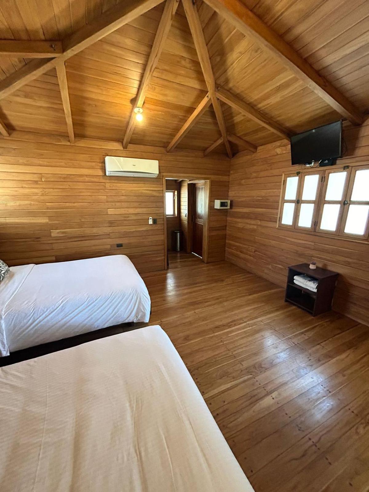 Casa Aura: Beachfront Premium Hostel Tamarindo Exterior photo