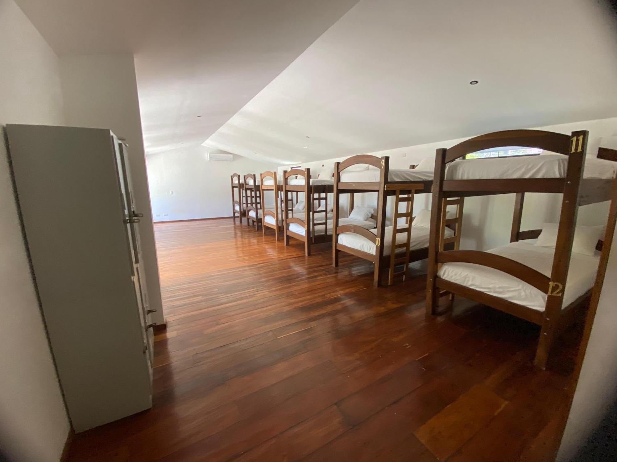 Casa Aura: Beachfront Premium Hostel Tamarindo Exterior photo
