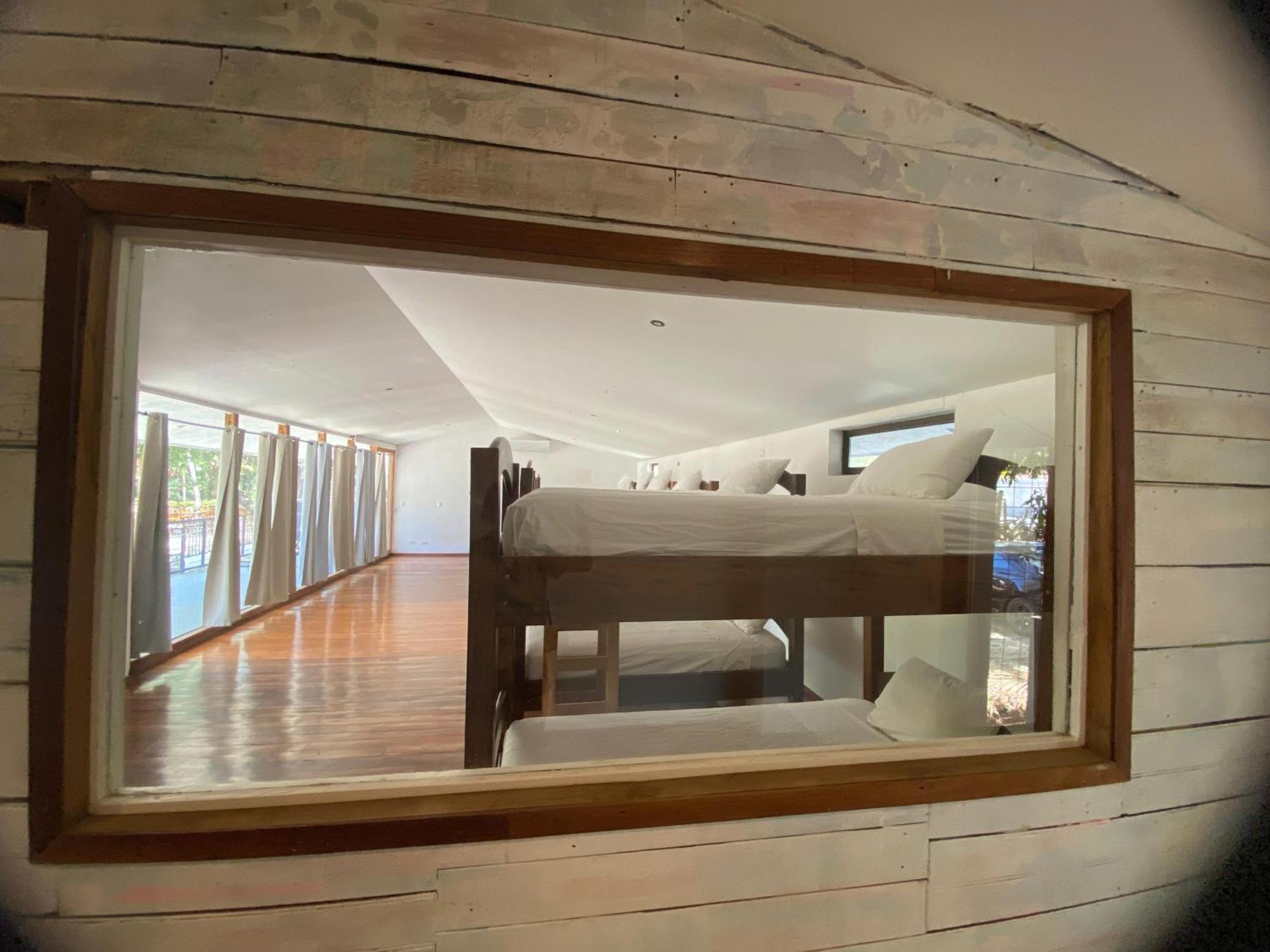 Casa Aura: Beachfront Premium Hostel Tamarindo Exterior photo