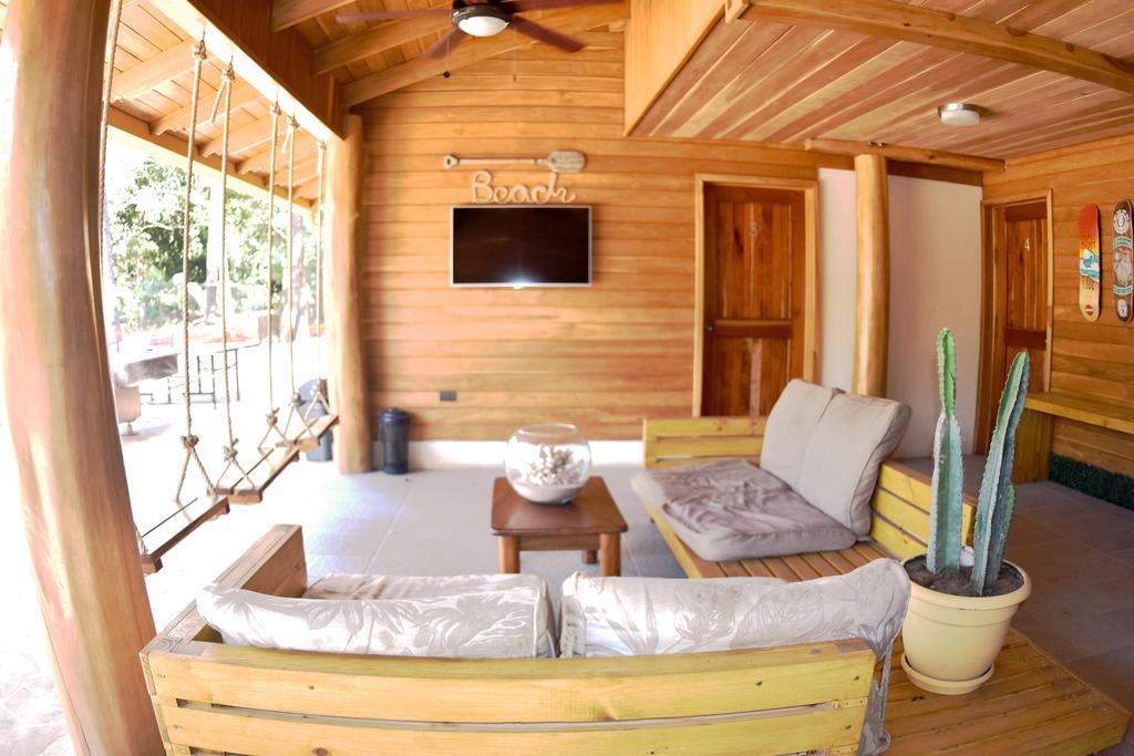 Casa Aura: Beachfront Premium Hostel Tamarindo Exterior photo