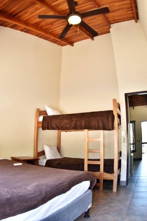 Casa Aura: Beachfront Premium Hostel Tamarindo Room photo