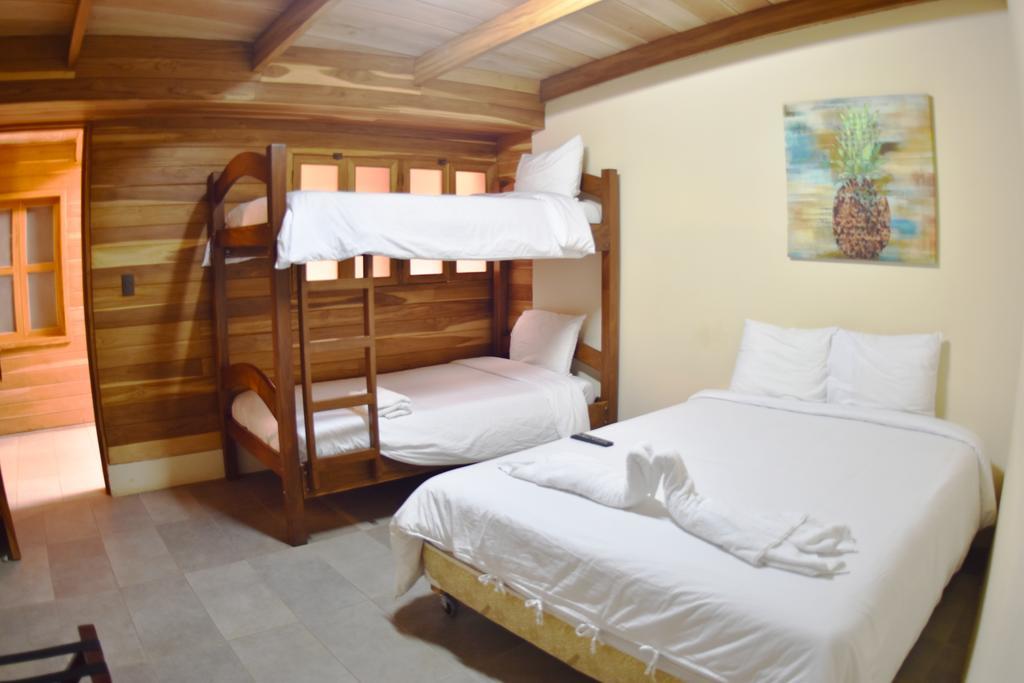 Casa Aura: Beachfront Premium Hostel Tamarindo Exterior photo
