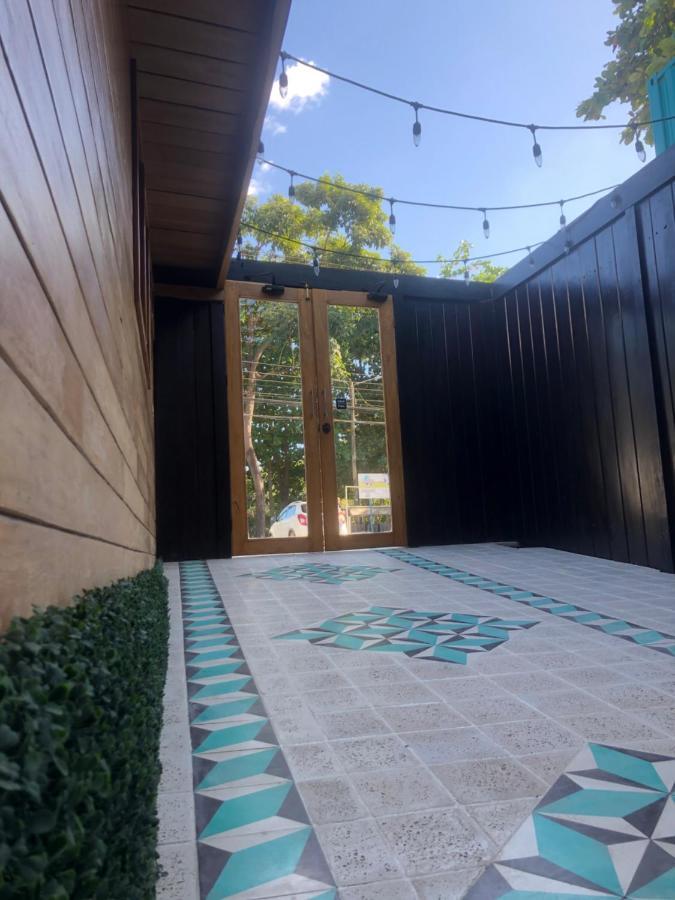 Casa Aura: Beachfront Premium Hostel Tamarindo Exterior photo