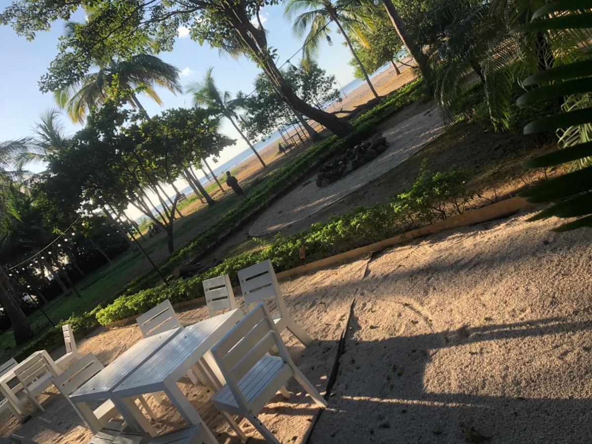 Casa Aura: Beachfront Premium Hostel Tamarindo Exterior photo