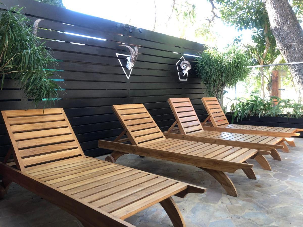Casa Aura: Beachfront Premium Hostel Tamarindo Exterior photo