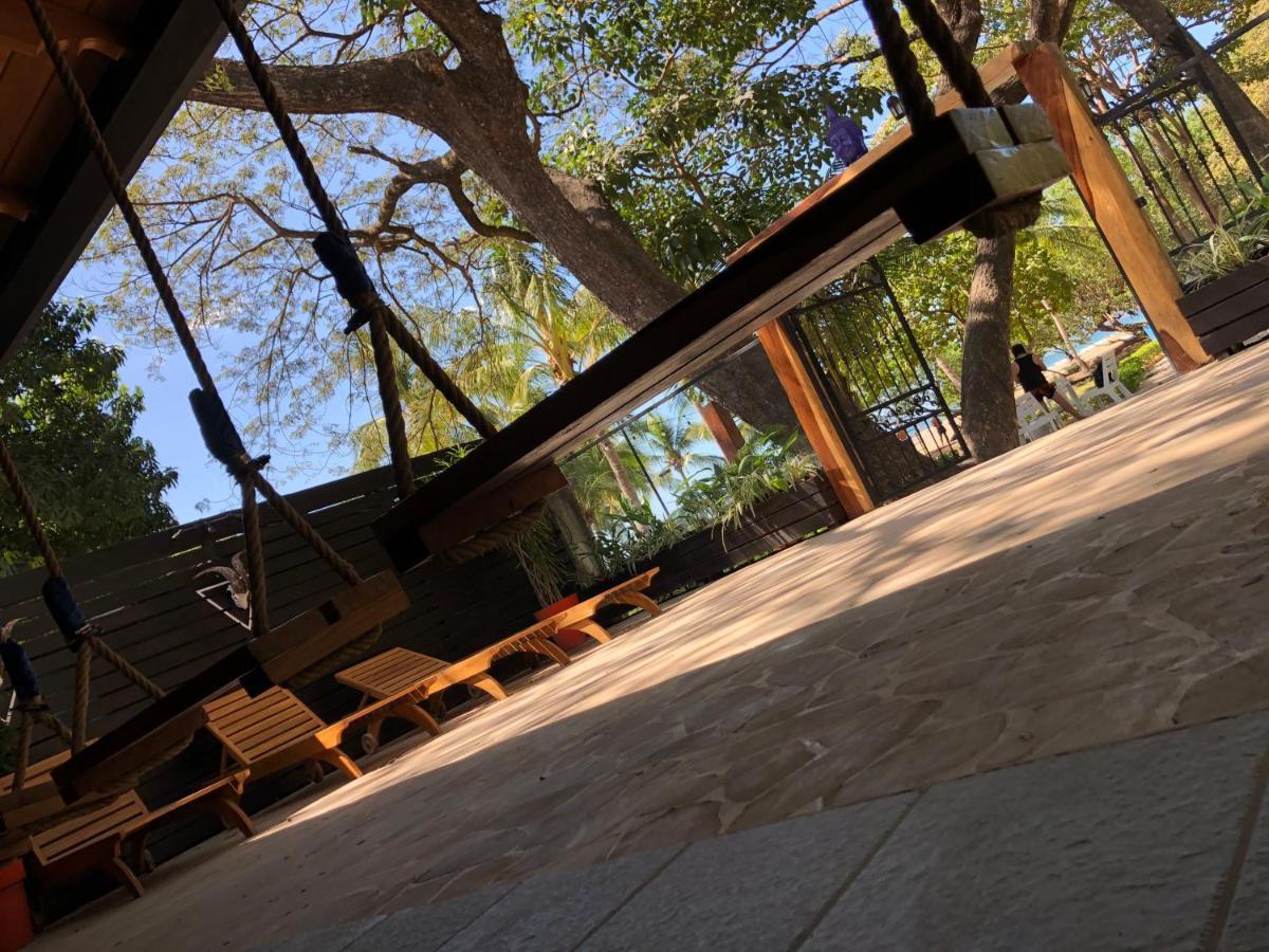 Casa Aura: Beachfront Premium Hostel Tamarindo Exterior photo